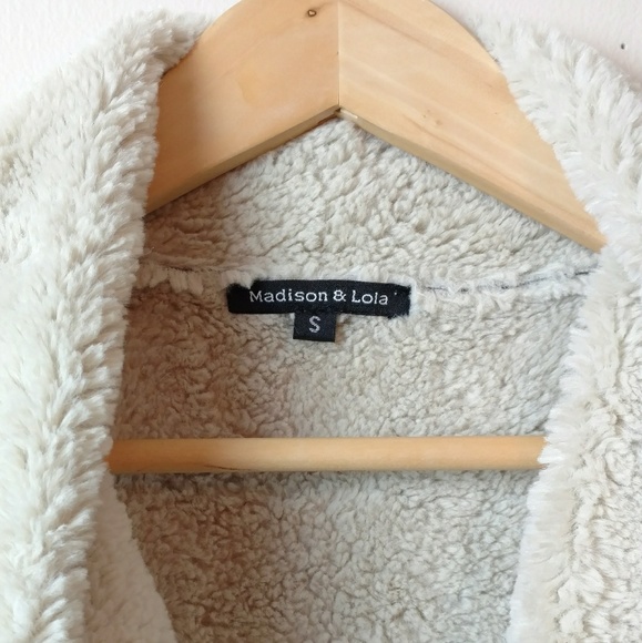 Madison & Lola fleece lined vest - Picture 2 of 5